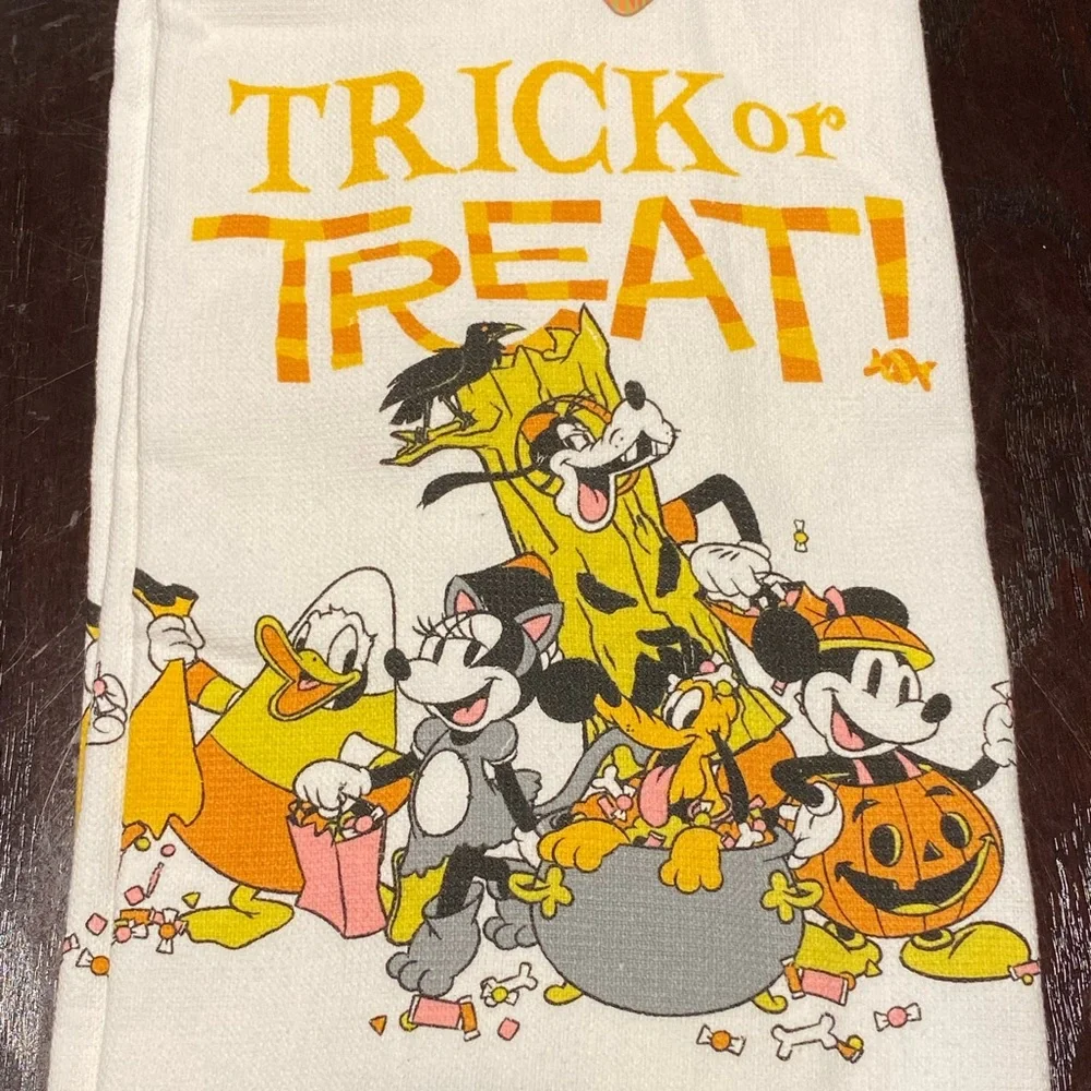 NWT Disney Mickey Mouse‎ And Friends Halloween 2 Pack Kitchen Towels